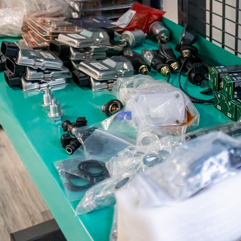 BSN-Racing Werkstatt Ersatzteile auf einem Tisch